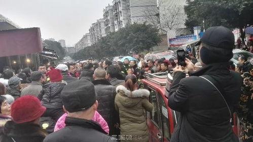 四川南充吃瓜群众事件