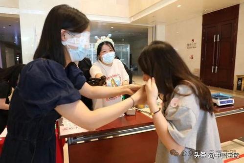 杭州御姐吃瓜事件,网络热议背后的真相揭秘